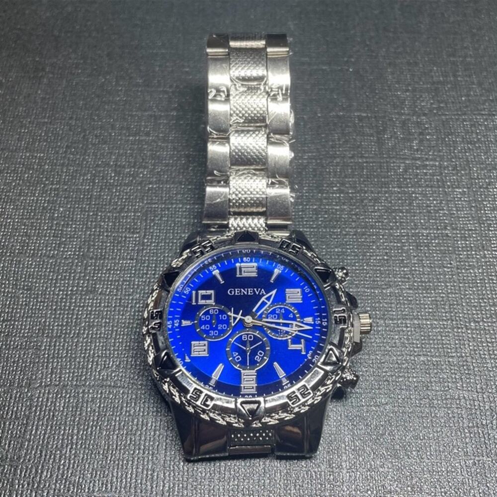 Men’s Classic Blue Dial Quartz Wristwatch Large Face Silver Metal Band